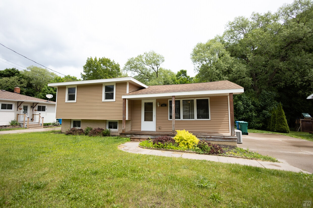 805 Altamont St, Marquette, MI 49855 House Rental in Marquette, MI