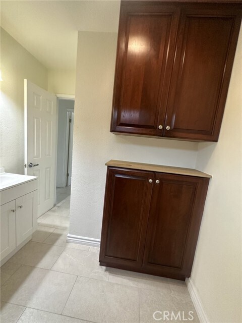 Foto del edificio - 9215 Oleander Ave