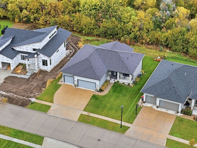 Foto del edificio - Awesome 4 Bedroom LIKE NEW!