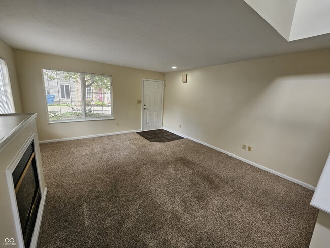 Building Photo - 4650 Falcon Run Way