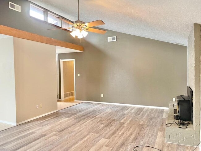 Foto del edificio - 4819 NE Winfield Cir