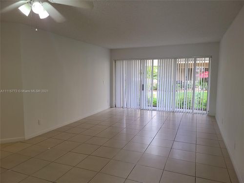 Foto del edificio - 8977 Wiles Rd