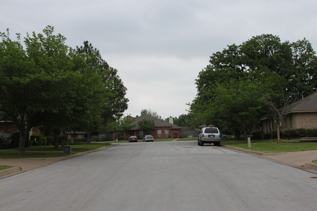 Building Photo - 2419 Kingsford Ct