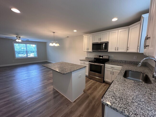 Foto del edificio - Modern 3BR/2.5BA Duplex – Perfect Location...