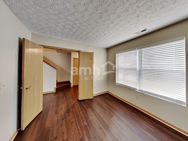 Foto del edificio - 5388 Englecrest Dr