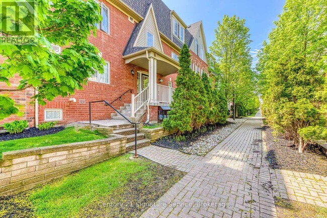 Building Photo - 740-740 Neighbourhood Cir