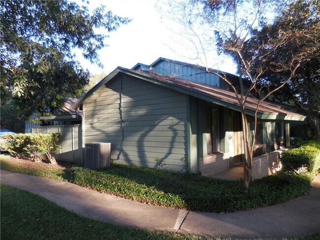 Building Photo - 5003 Fort Clark Dr