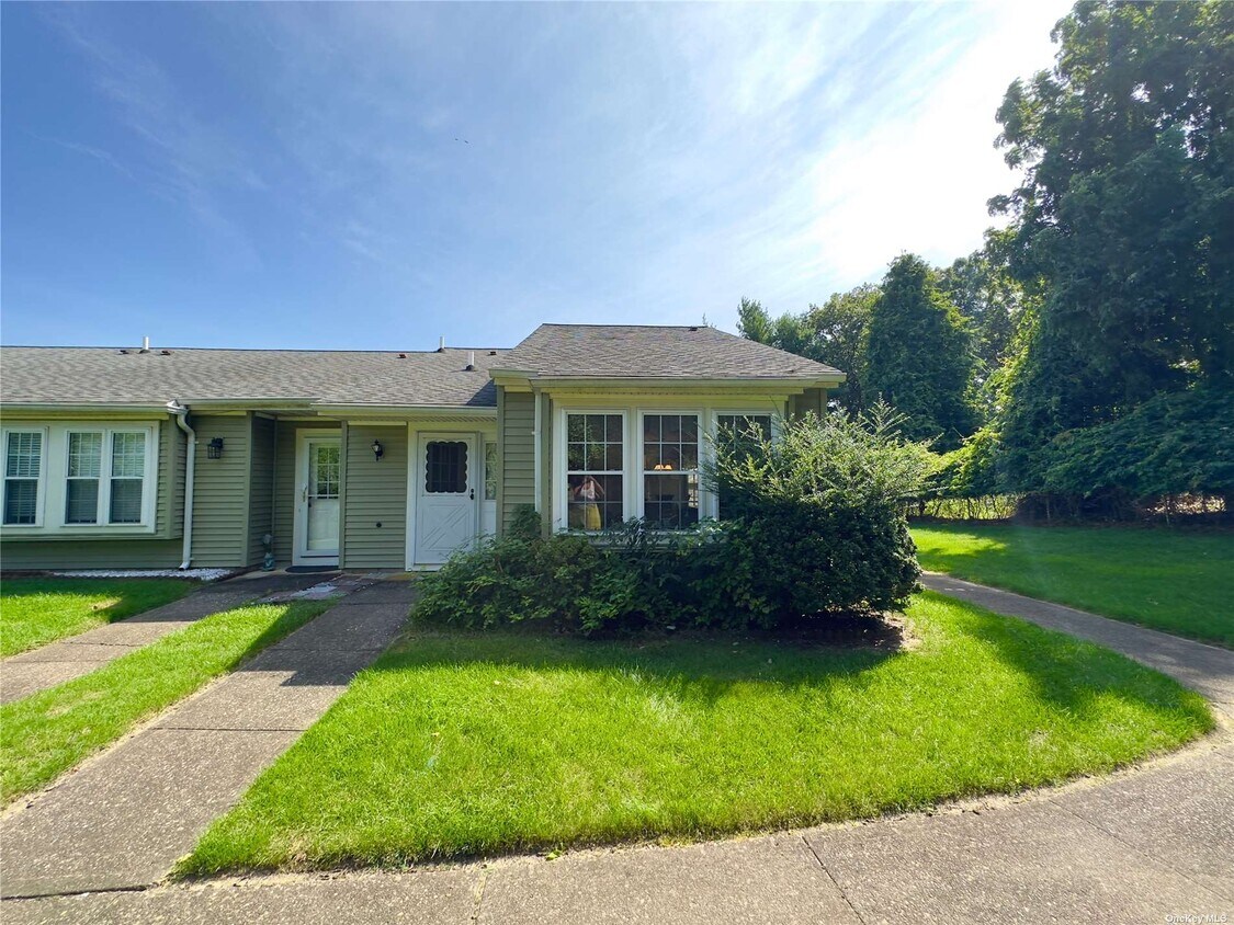 Primary Photo - 428 Aylesbury Ct