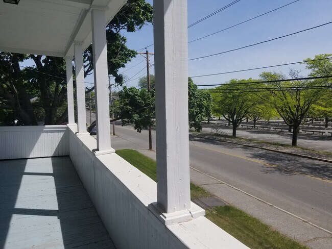 Foto del edificio - 324 Riverside St