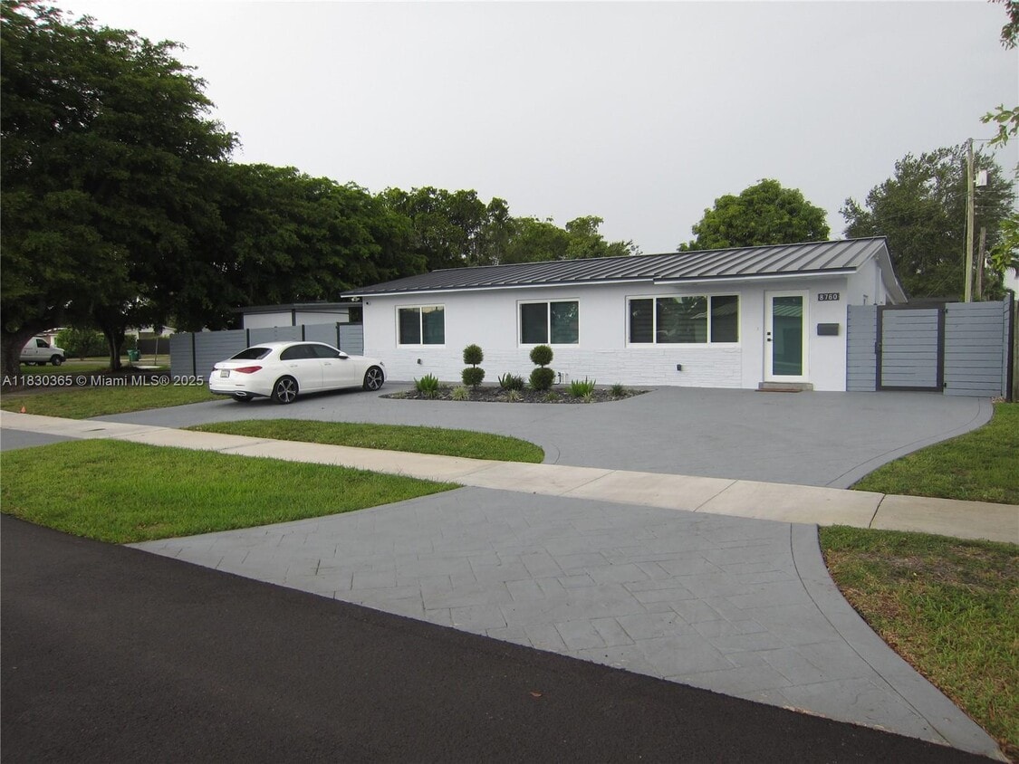 Foto principal - 8760 SW 20th St