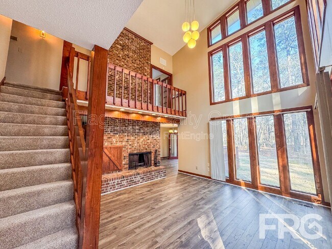 Foto del edificio - 1228 Forest Acres Dr