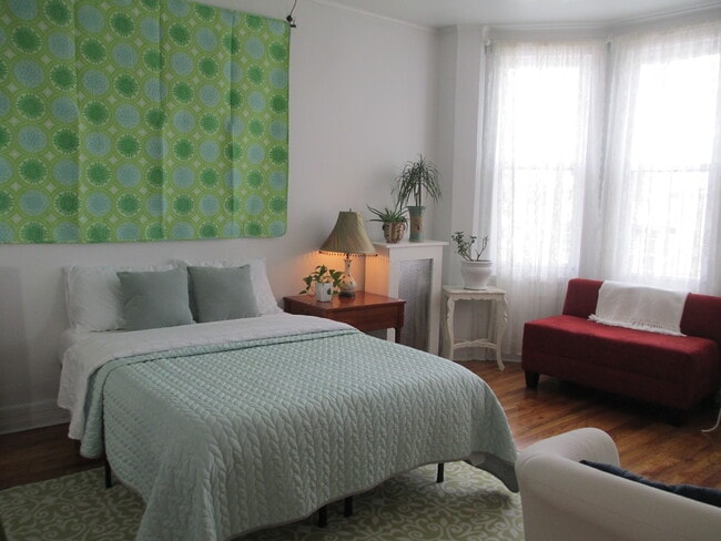 Dormitorio 2 con cama de tamaño completo - 855 Pavonia Ave