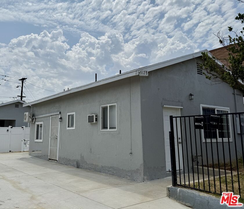 Foto del edificio - 3128 1st St