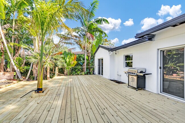 Photo - 667 NE 105th St House