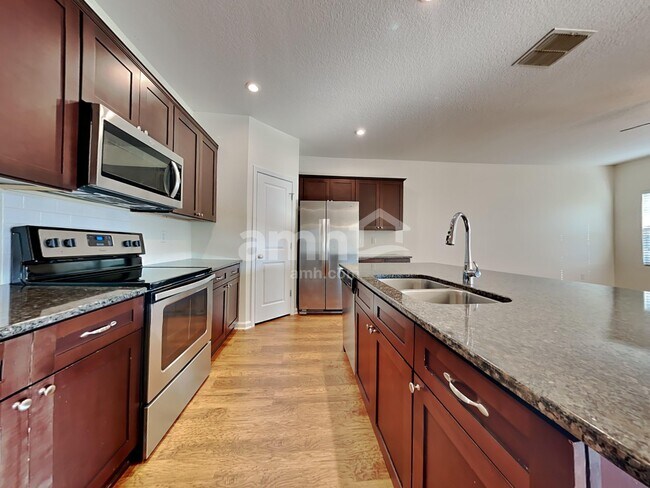 Foto del edificio - 8179 Radican Rd