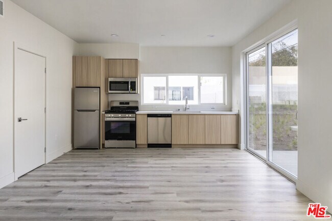 Building Photo - 3210 Verdugo Rd