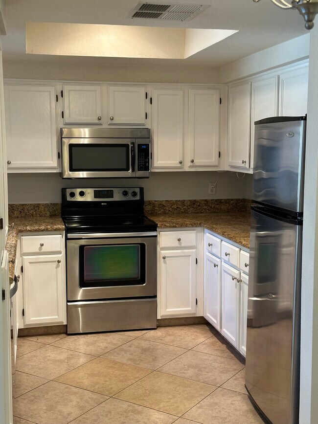 Foto del edificio - 9451 E Becker Ln