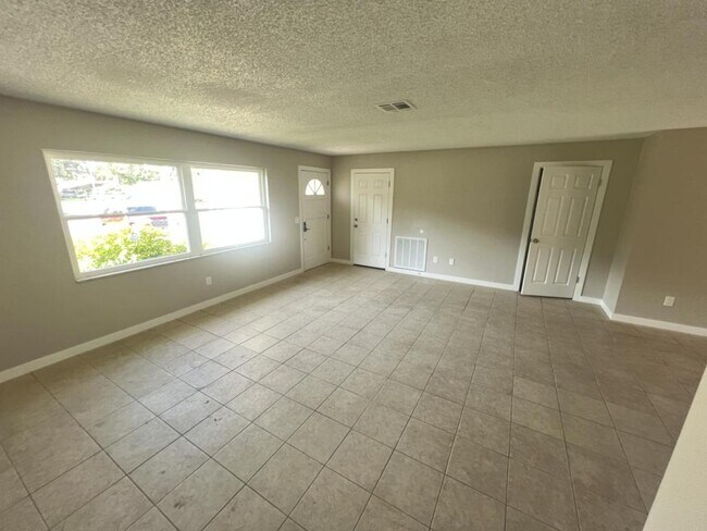 Foto del edificio - 6143 Alderwood St
