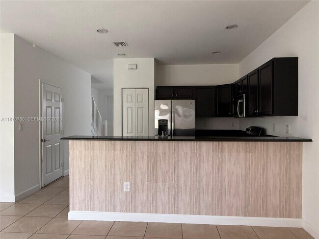 Foto del edificio - 3204 SE 5th Ct