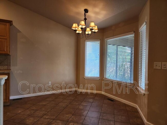 Building Photo - 157 Beacon Way