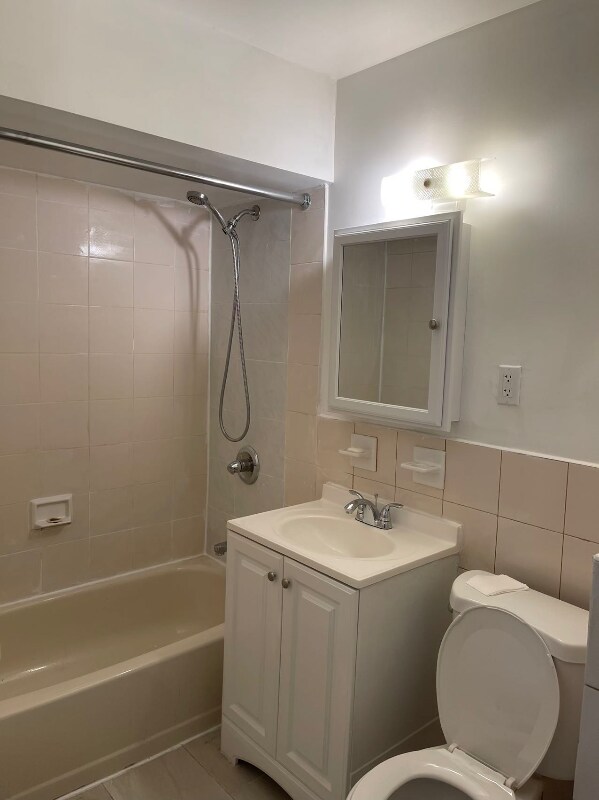 404545 68th St Unit First floor, Queens, NY 11377 Room for Rent in