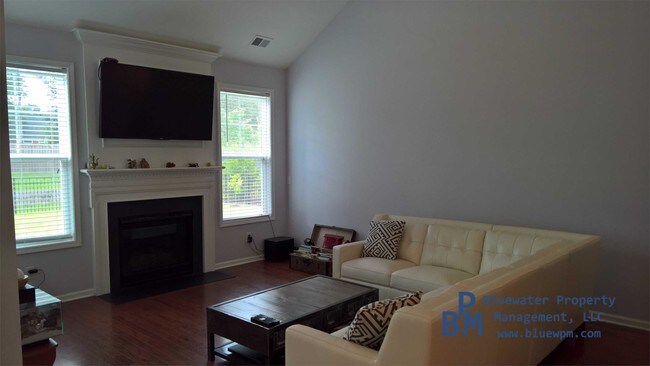 Building Photo - 2588 Larch Ln