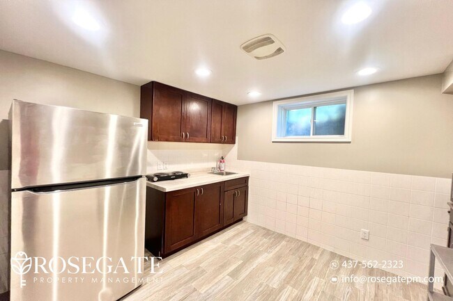 Photo du bâtiment - Bright 2-Bedroom Basement Unit in Waterloo...