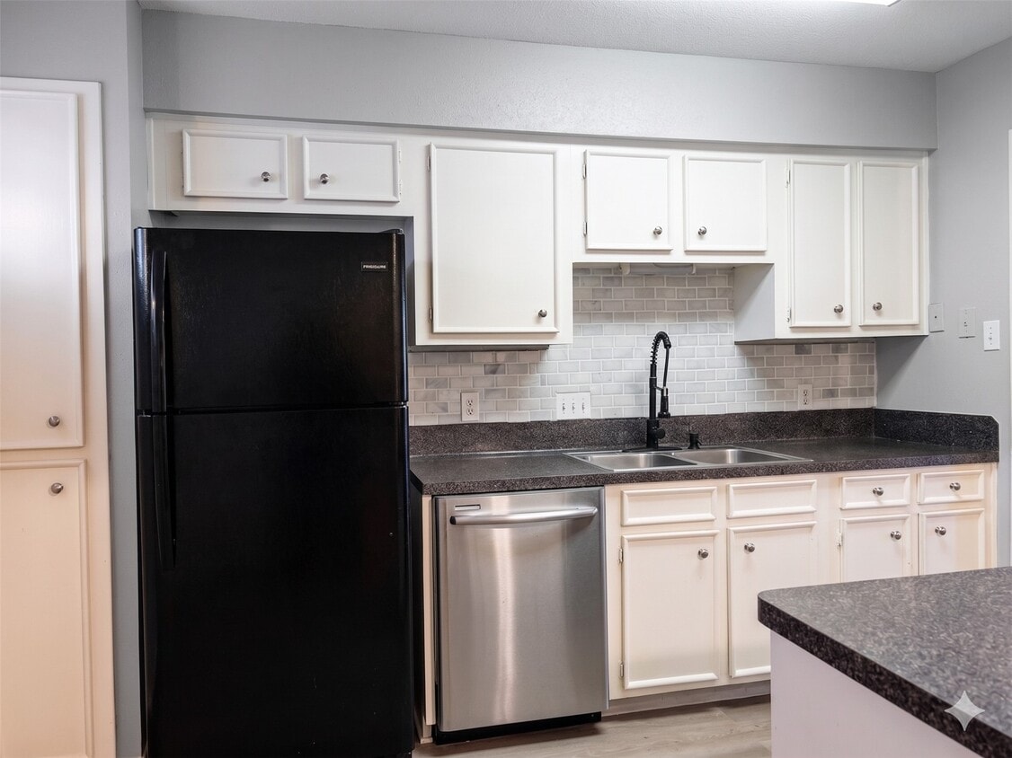 Building Photo - 1069 Willow Oaks Cir