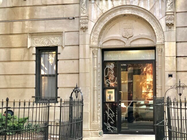 Foto del edificio - 6165 N Winthrop Ave