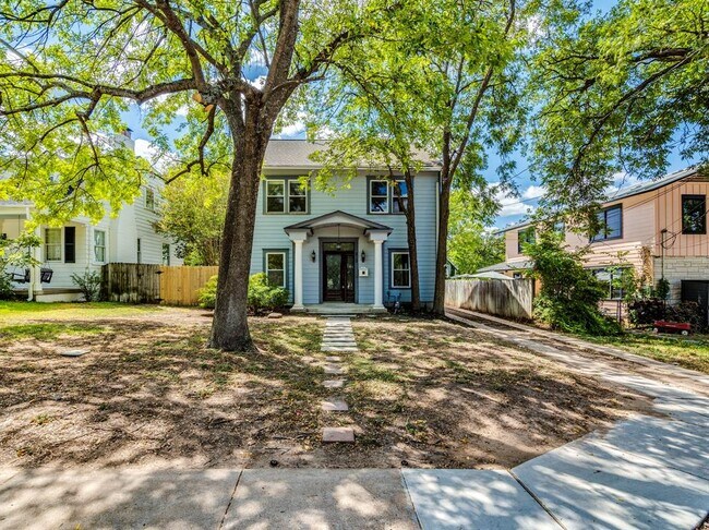 Foto del edificio - 819 Harris Ave