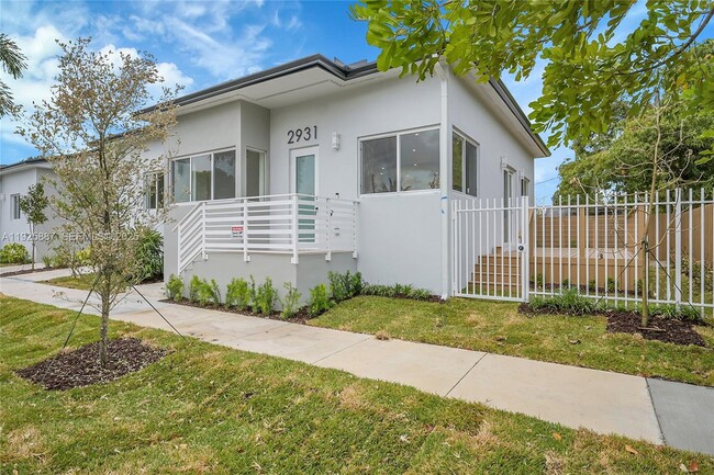 Building Photo - 2931 SW 12th Ave