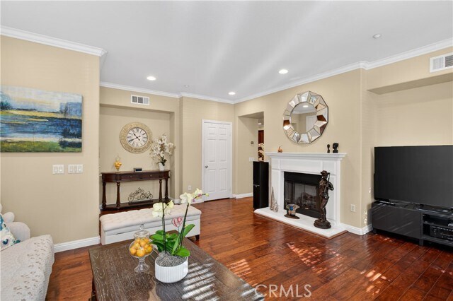 Building Photo - 43 Long Meadow