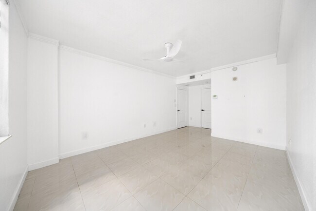 Foto del edificio - 1830 Radius Dr