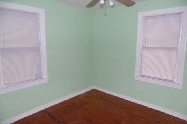 Building Photo - Adorable 2 bedroom 1 bath home