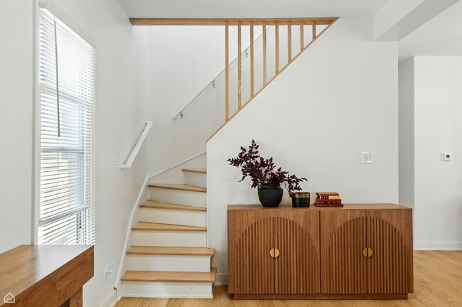 Building Photo - 1024 S Ridgeland Ave