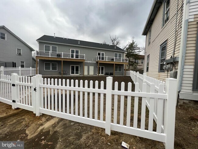 Foto del edificio - 427 Salem Ave