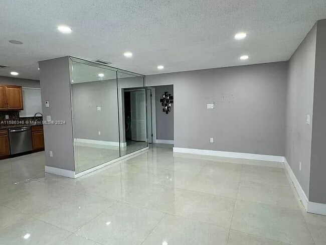 Foto del edificio - 14015 SW 10th St