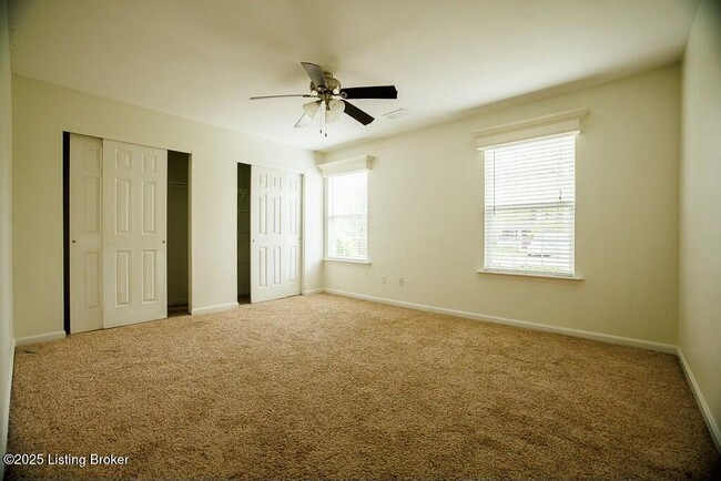 Foto del edificio - 7003 Hollow Oaks Dr