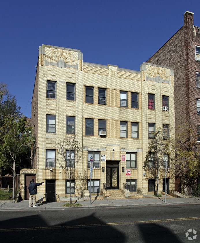 Primary Photo - 585 Bergen Ave