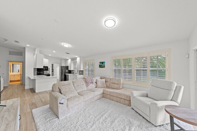 Foto del edificio - 4748 San Carlo Ct