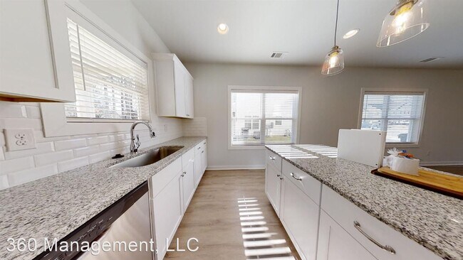 Building Photo - 3 br, 3.5 bath House - 711 Northern Village