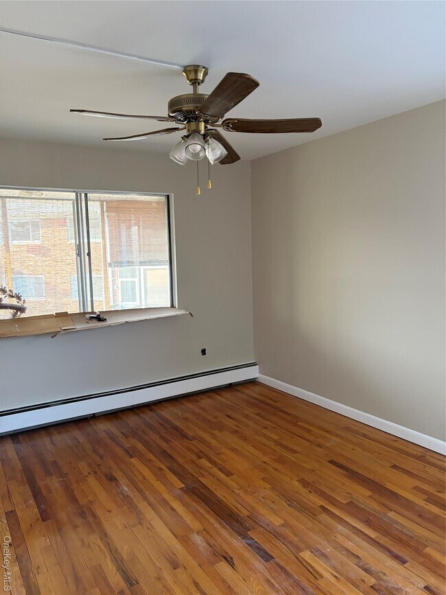 Foto del edificio - 810 Blooming Grove Turnpike