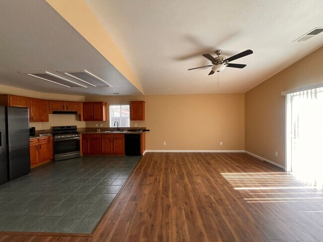 Building Photo - 1825 Cochran Ave