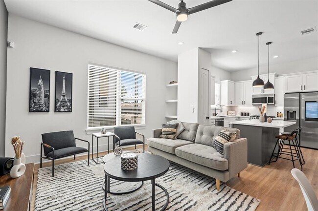 Building Photo - 5217 Pine Tree Dr