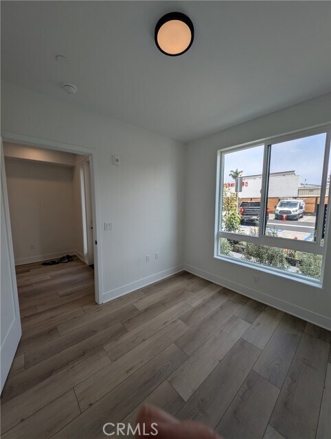 Foto del edificio - 402 W Grand Ave