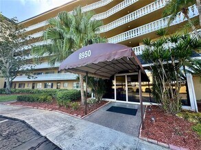 Building Photo - 8950 Park Blvd