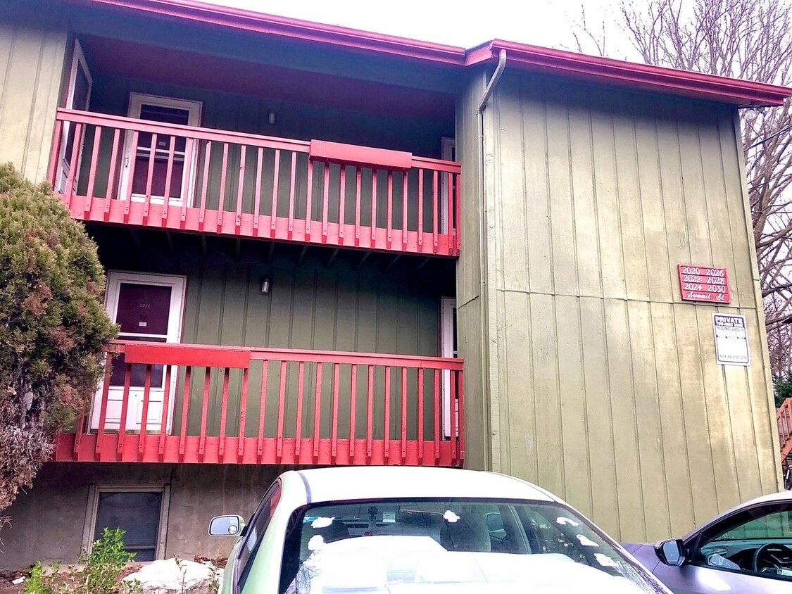 Primary Photo - 2028 Summit St