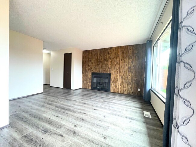 Building Photo - 1653 NE 231st Ct