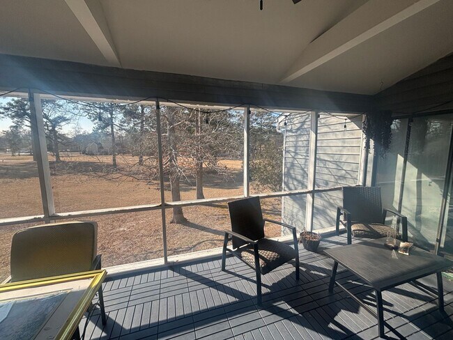 Foto del edificio - 2 Bed 2 Bath Condominium in Hampstead