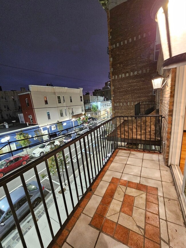 Building Photo - 2707 Central Ave